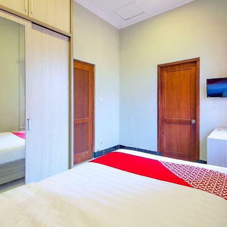 Oyo 1195 The Doctor'S Guest House Syariah Kejayan Екстер'єр фото