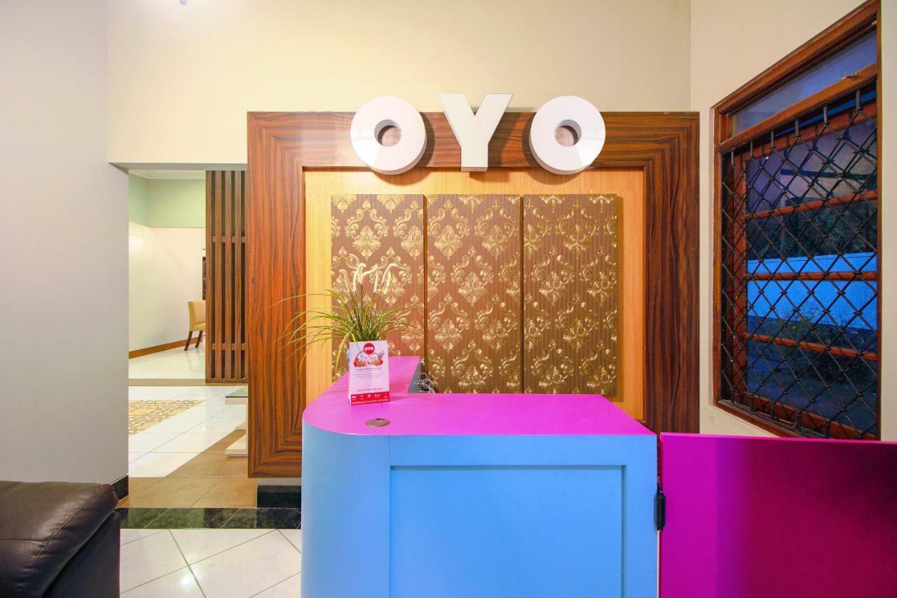 Oyo 1195 The Doctor'S Guest House Syariah Kejayan Екстер'єр фото