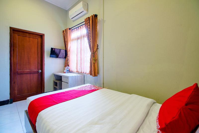 Oyo 1195 The Doctor'S Guest House Syariah Kejayan Екстер'єр фото